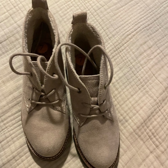 White mountain brand booties! Fully lined for those cold days! - Picture 1 of 5